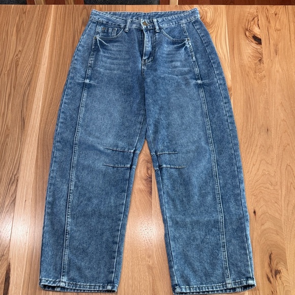 Denim - Stylish Barrel Leg Women's Jeans